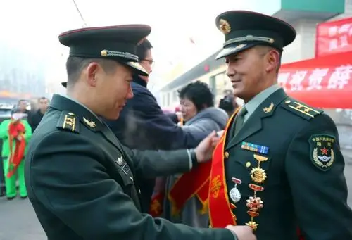 中校荣立二等功