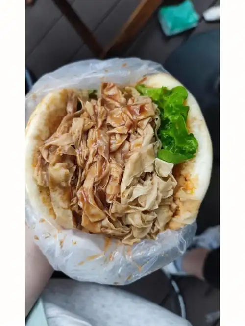 郭阿姨月亮馍看到某音一直一直在推 于是下手了买的时候那个阿姨夹了