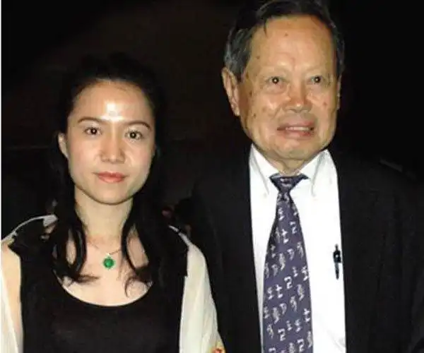 翁帆年轻时候照片丈夫比自己爹还老怎么想的