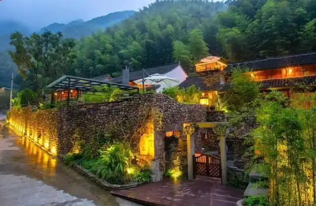 居山间的禅意民宿,漫步林间长廊,喝小酒微醺,尝山野美食!