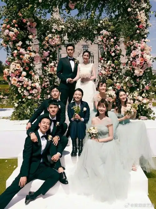 还以为马思纯是张若昀的伴郎