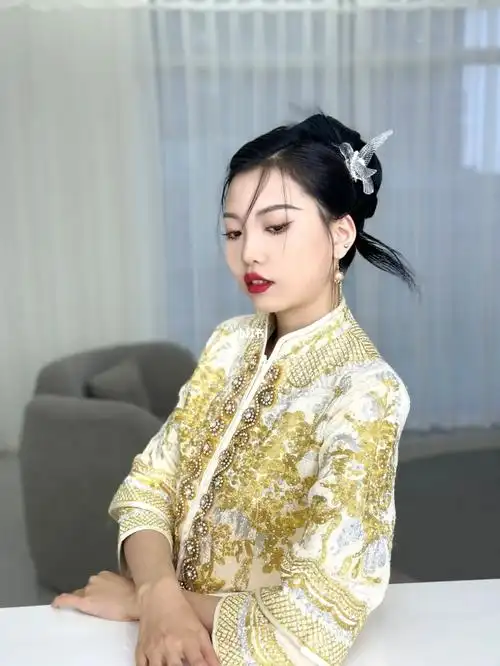 在马小花造型学习之新中式秀禾新娘妆78