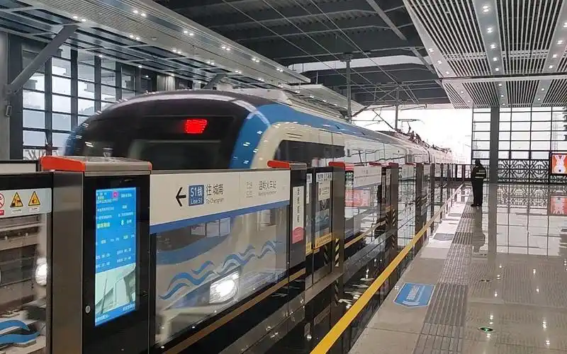 【台州轨道交通】s1线下行温岭火车站进站