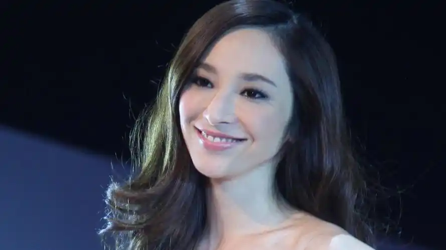 吴佩慈未婚夫私人游艇首次亮相,内饰奢华程度不输五星级酒店