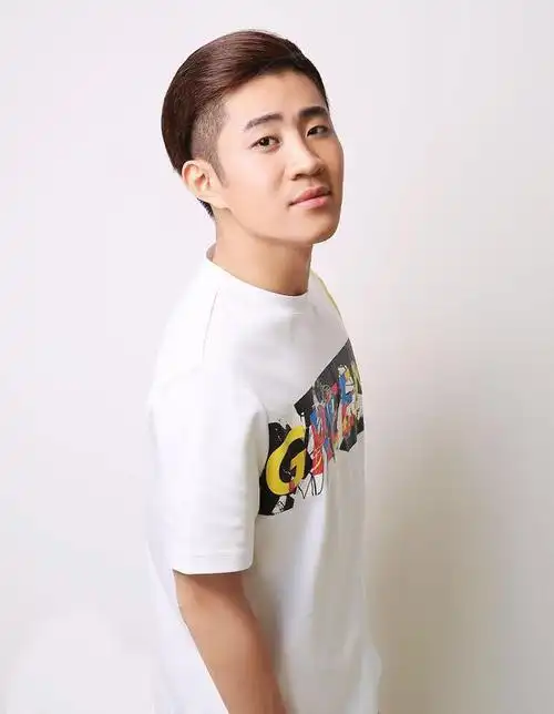 王亮秘密进组欢迎来到熊仁镇开战上海