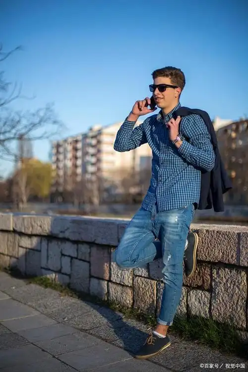 男生拍照时应该如何摆姿势?