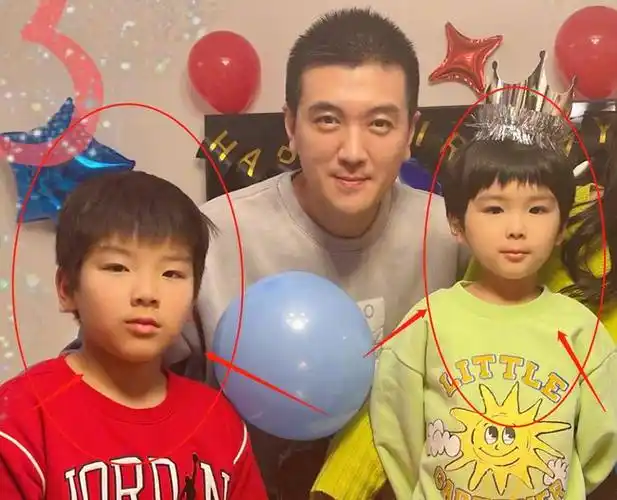 黄圣依为小儿子庆祝生日,安迪脸部肉嘟嘟,弟弟秀气高颜值