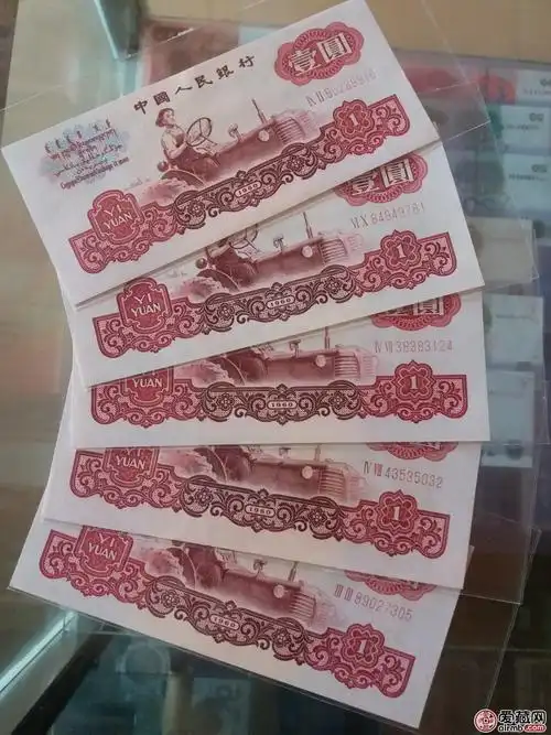 第三套人民币在设计的时候,增加了很多的防伪标志,水印是它的其中一个