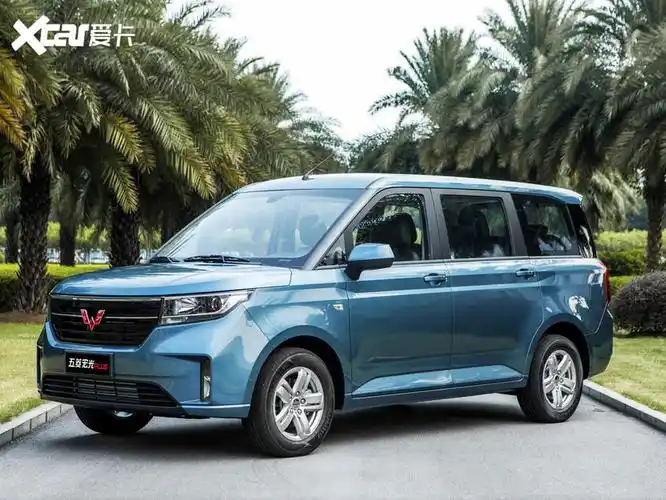五菱宏光plus五座版上市售价648万元