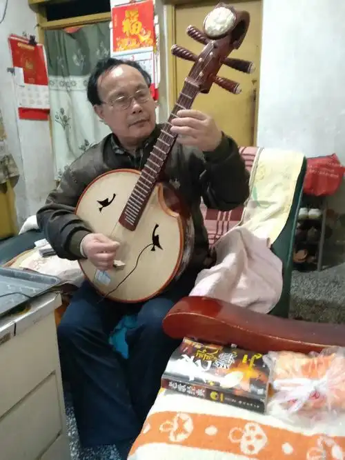 中阮弹奏《走上这高高的兴安岭》风格韵美!自然美景过琴韵舒怀!