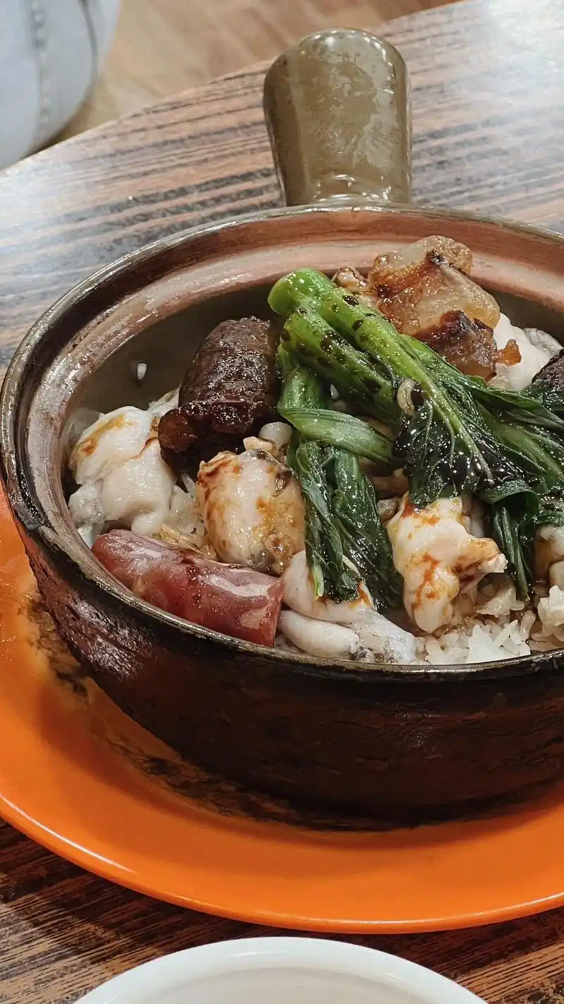 香港美食|西营盘一定要吃的平价煲仔饭小菜.