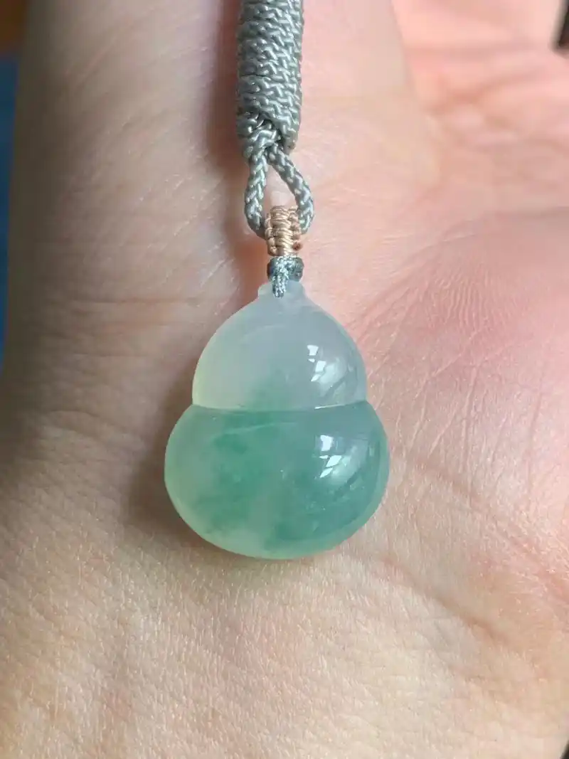 翡翠葫芦吊坠的寓意