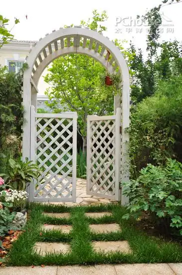 专家支招 四样硬质景观巧建花园小品