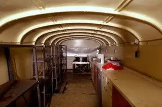 加拿大一老人地下建"诺亚方舟"应对世界末日