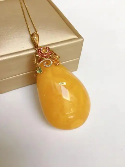 极品蜜蜡豪华18k金镶嵌鸡油黄天然蜜蜡吊坠