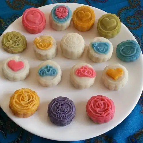 宋王府做的彩色冰皮月饼