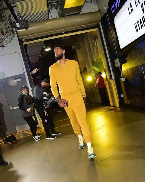 久违了乔治将于今日复出并首发出战此前已缺席三个月