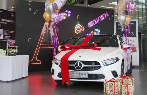action华宏奔驰首位全新长轴距a级轿车车主尊崇交车仪式