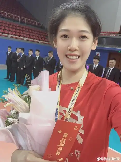 心系家乡!李盈莹向鹤城捐献2000只口罩 北京封闭集训想方设法筹集