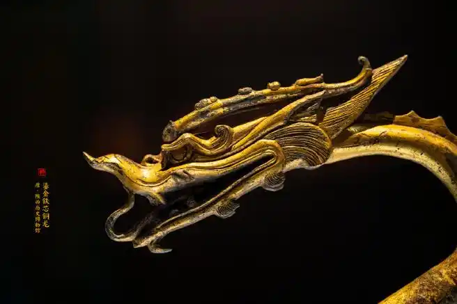 鎏金铁芯铜龙,唐,陕西西安南郊草场坡出土,藏于@陕西历史博物馆.
