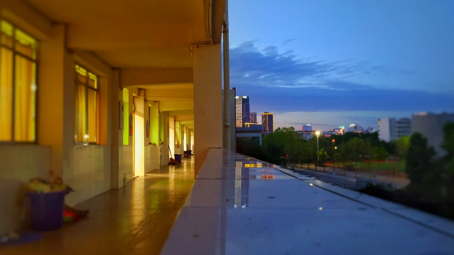 左边教室右边晚霞 (画外:楼-uni_泽己君