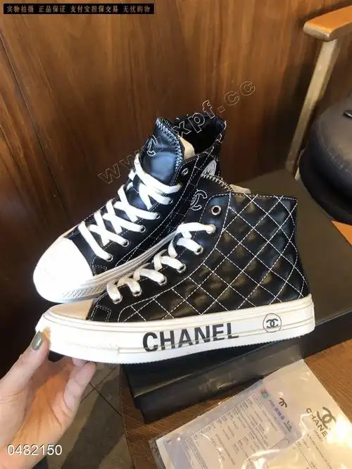 香奈儿广州真皮棱格饼干奶油白丝绒高邦小板鞋89235