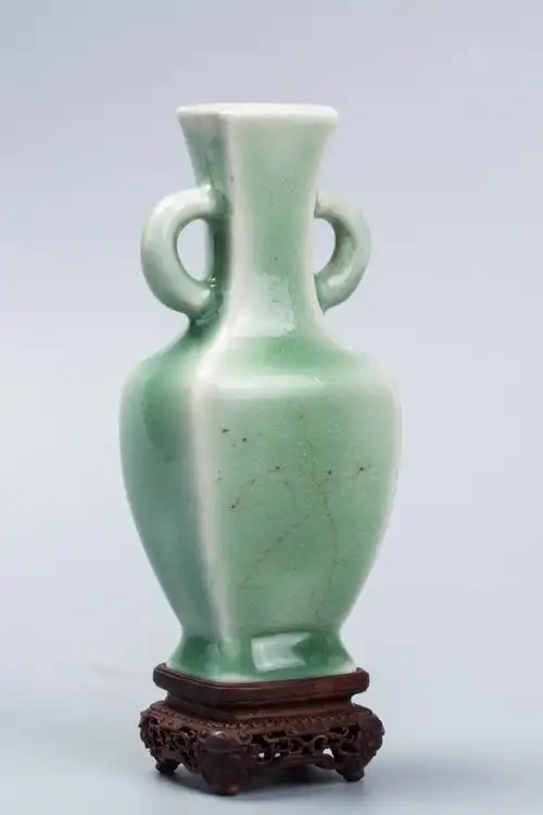 观点刘越谈瓷器大器小做的翠青釉