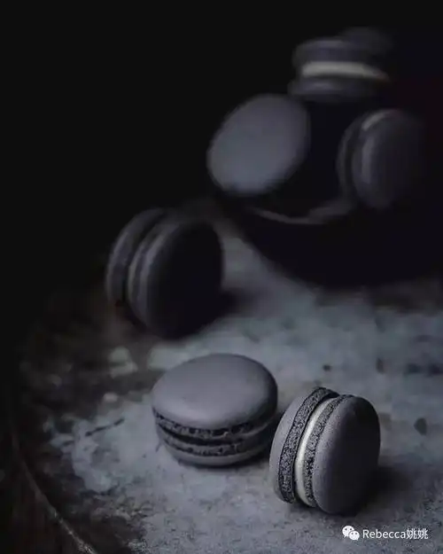 除了奢侈品牌 还有食品品牌 不得不说 这些普通的东西一旦全变成 黑色