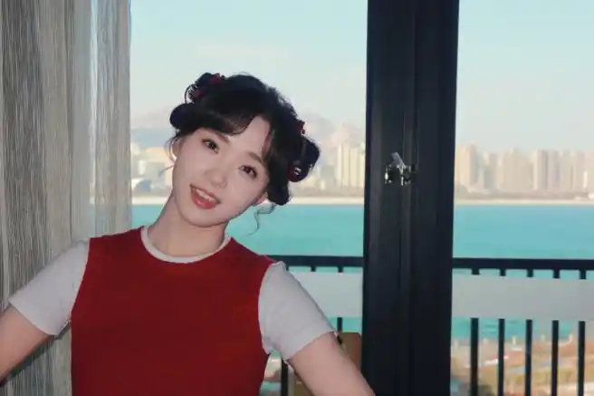 吕小雨超话#一张照片宣布开工#  这个年一眨眼就过完了 耶嘿