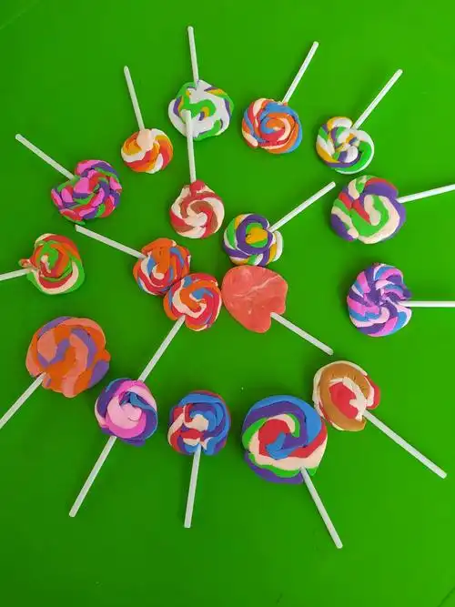 橡皮泥制作《棒棒糖》