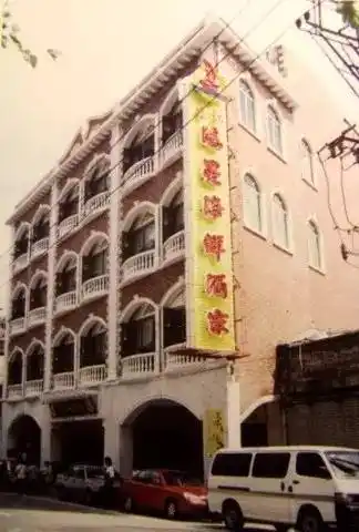 20年前广州有一位老人0202穿梭于各建筑工地间0202用相机记录