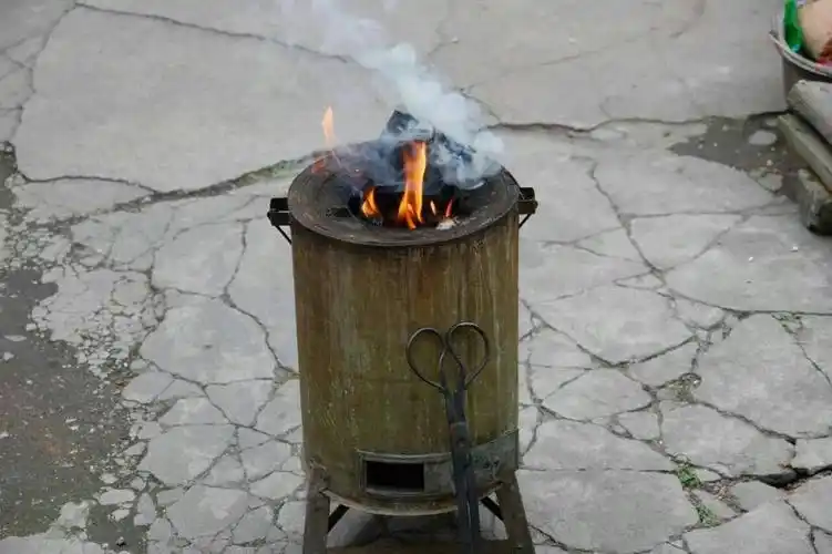 那时天天烧煤球炉子