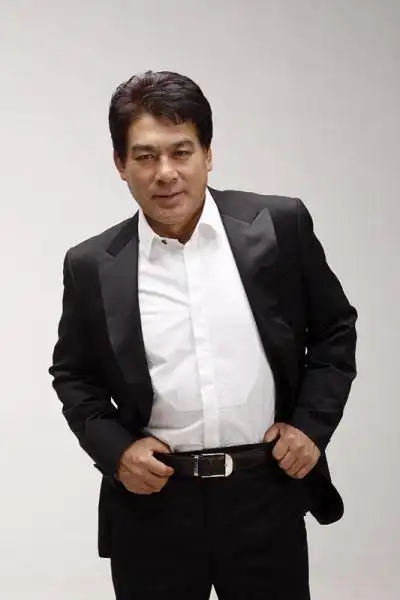 朱时茂赞李菲儿拍戏敬业不知整容事件