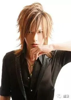 不卖身,不出台,日本牛郎如何光靠"嘴"年入千万?