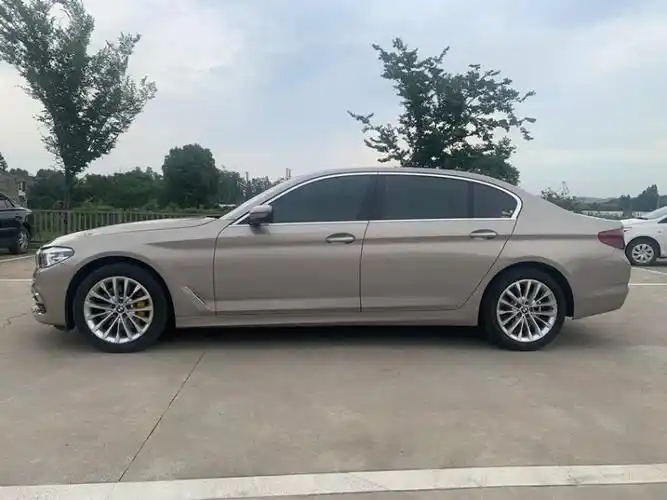 宝马530li豪华版