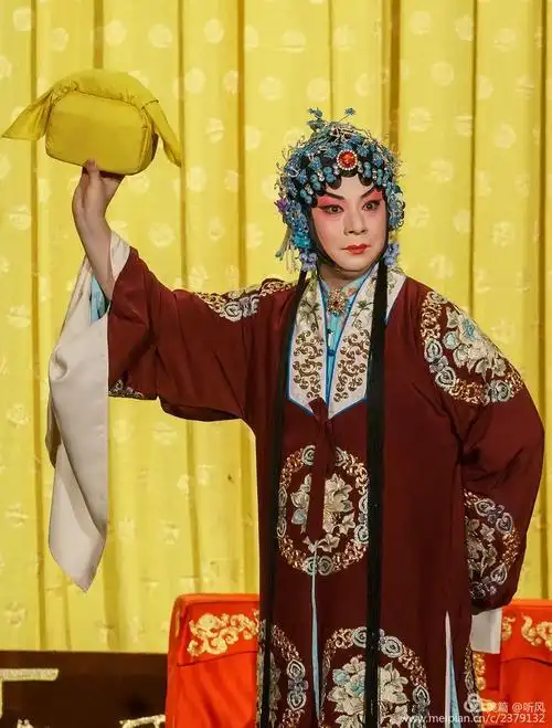 观看京剧"穆桂英挂帅"欣赏梅派传人胡文阁风采