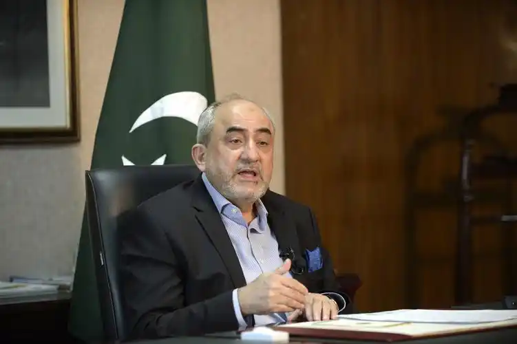 9月1日,巴基斯坦总理中巴经济走廊事务特别助理曼苏尔在伊斯兰堡接受