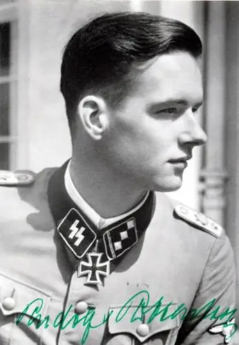 英夸特博士和荷兰纳粹组织的成员制服课结束,大家解散!然后由卡尔?