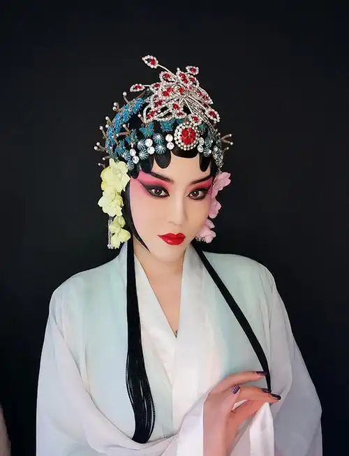 戏曲作品青衣妆面造型