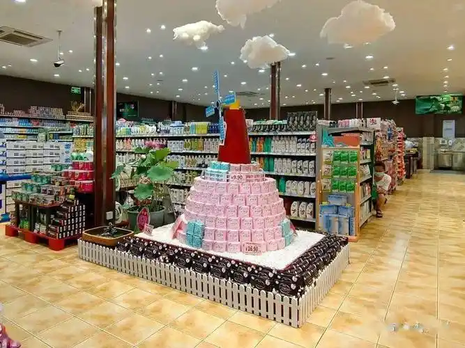 《陈列日记》广西华隆超市创意美陈欣赏!