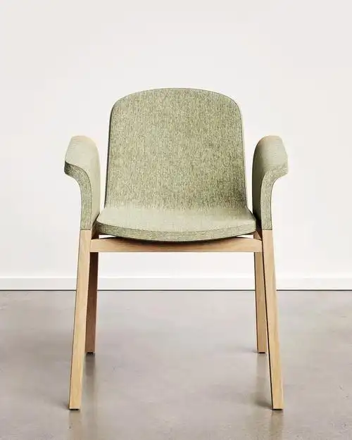 椅子是一种日常生活家具,一种有靠背,还有扶手的坐具.