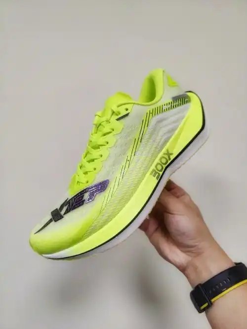 xtep300x20特步竞速跑鞋家族中的三弟