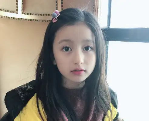 《小女花不弃》中的小不弃美翻了,9岁裴佳欣颜值太高神似混血儿