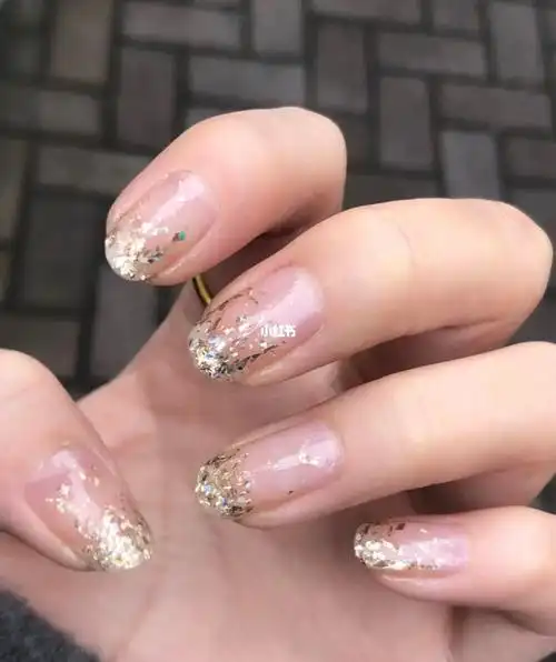 谁会不喜欢爆闪渐变美甲呢