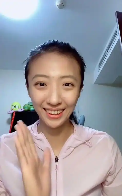 丁霞!越看越像小蚂蚁