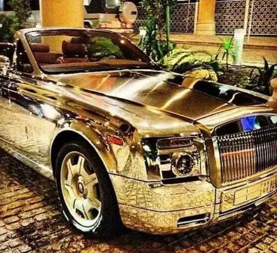 广东一辆黄金劳斯莱斯入市,价格不贵还送200万车牌,却无人要