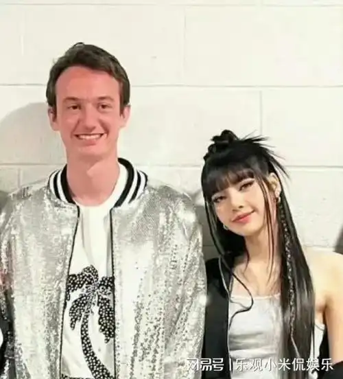 lisa身材被评太过饱满随欧美时尚被嘲讽豪门男友躲避不回应