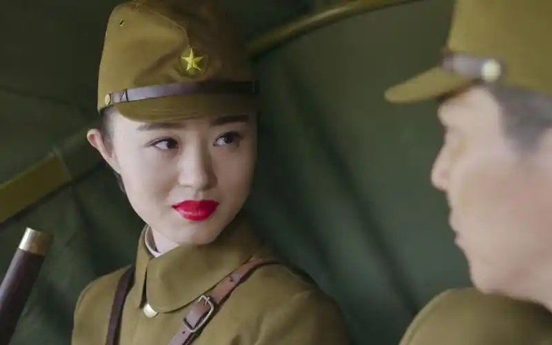 神勇武工队传奇:美静子表达倾慕之情,一再引诱坂本,这反应很尬