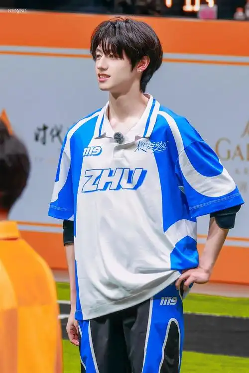 置顶3836383036333631  9415  @tf家族-朱志鑫