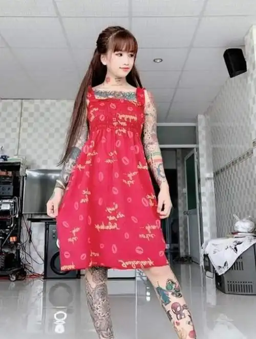 越南19岁女孩全身上下布满纹身!不会因别人而改变,被网友批太任性!